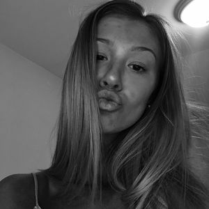 Meet your Posher, Adrienne